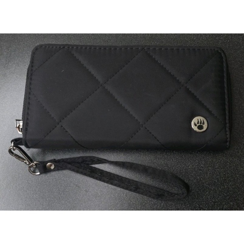 New Bearpaw Black Quilted Nylon Wristlet Wallet Black Card Holder Pouch